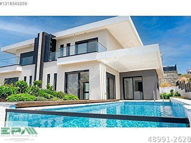 Villakent' te müstakil havuzlu 8+2 triplex satılık villa
