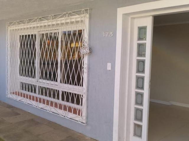 VILLARINHO VENDE TERRENO COM 2 ÓTIMAS CASAS EM LOCAL PREVILEGIADO DA CAVALHADA