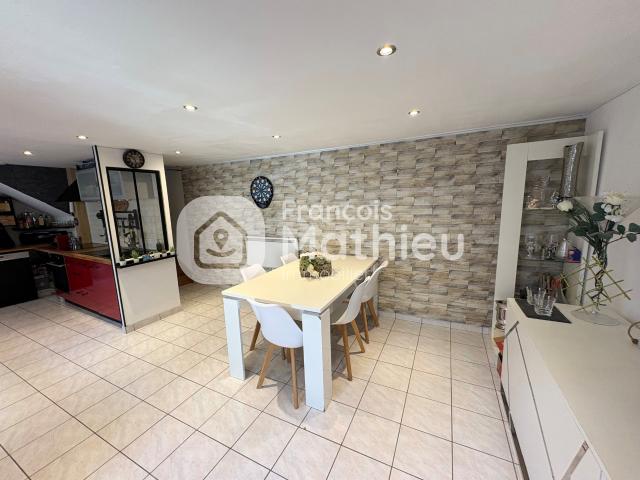 Villars les Dombes: Appartement duplex 100m2 hab 3 chambres terrasse + stationnement