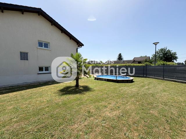 Villars les Dombes: maison beaujolaise 117m2 hab 5 pièces garage 792m2 de terrain avec piscine semi ent