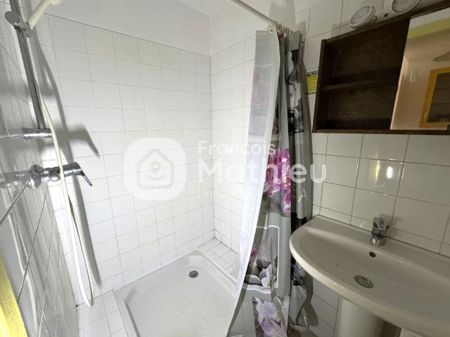 VILLARS LES DOMBES – STUDIO MEUBLE