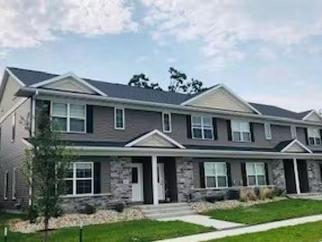 Villas at The Hub, 919 16th St Northeast, Mound View 3 Bedro.