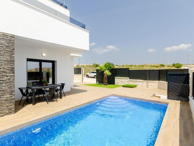 VILLAS DE OBRA NUEVA EN VISTABELA GOLF RESORT Villas de lujo. 118m² Orihuela