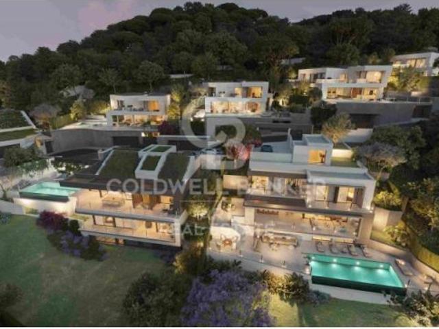 Villas modernas con 4 5 dormitorios con vistas al mar en Málaga Este