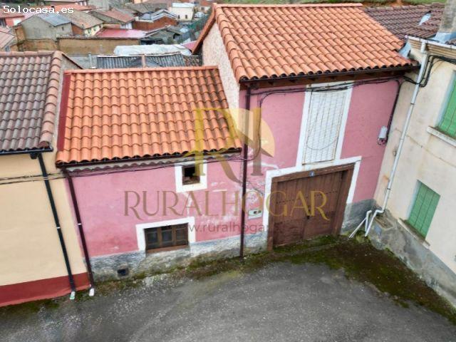 VILLAVICIOSA DE LA RIBERA: Casa con tejado nuevo y gran patio para