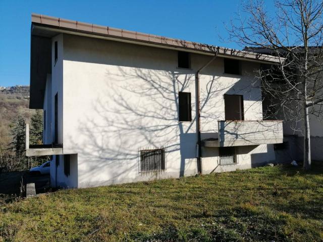Ville bi trifamiliari in vendita a Basciano, S. Rustico
