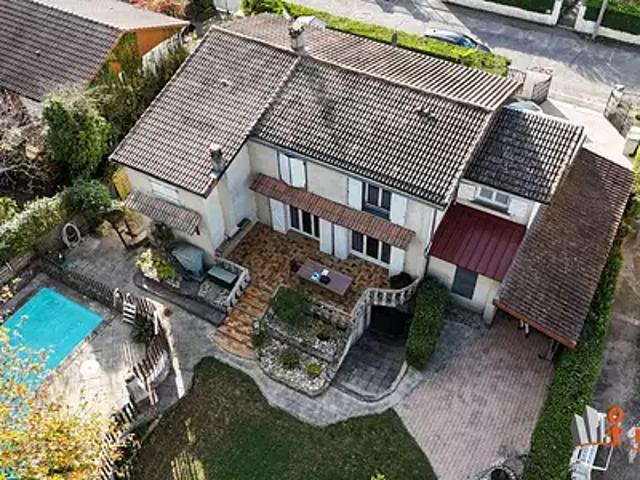 Villemoirieu 38460 Achat / Vente maison 7 pièces t7 piscine terrasse