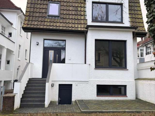 Villenviertel elegantes Einfamilienhaus mit 6 Zimmern