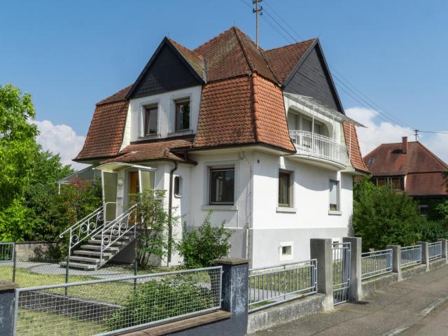 Villenartiges Einfamilienhaus auf großzügigem Grundstück mit zusätzlicher Bebauungsmöglichkeit