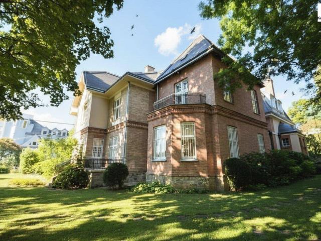 360 TOUR / LUXUS VILLENETAGE mit TERRASSE