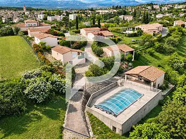 Villeneuve de Berg 07170 Achat / Vente maison 18 pièces t18 au dernier étage piscine
