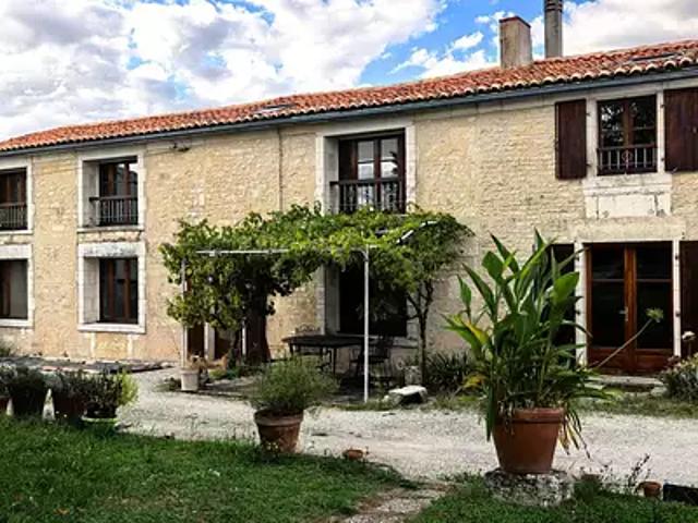 Villeneuve la Comtesse 17330 Achat / Vente maison 8 pièces t8 terrasse garage
