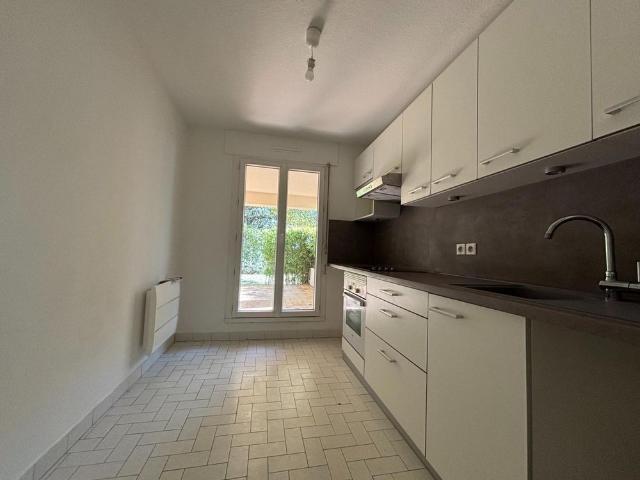 « VILLENEUVE LES AVIGNON APPARTEMENT T3 DE 80M² AVEC TERRASSE ET PARKING »
