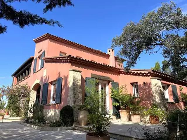 Villeneuve lès Avignon 30400 Achat / Vente maison 9 pièces t9 au dernier étage terrasse
