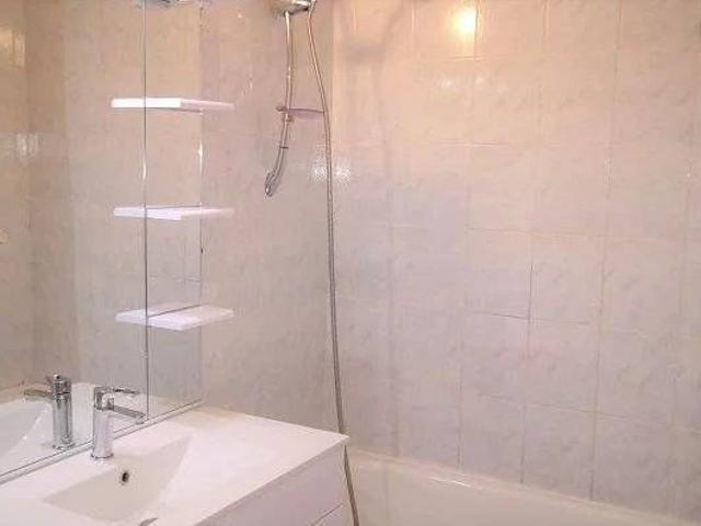 VILLENEUVE LOUBET F2 meublé de 30m2 avec terrasse, piscine et parking