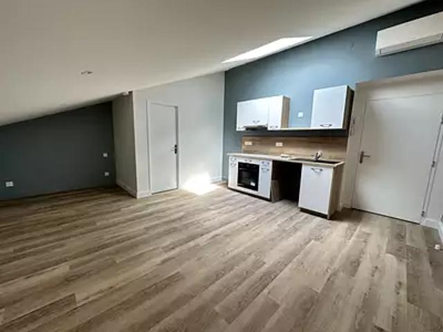 Villeneuve sur Lot 47300 Location appartement 1 pièce t1 au dernier étage