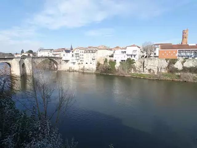 Villeneuve sur Lot 47300 Location appartement 2 pièces t2 au dernier étage