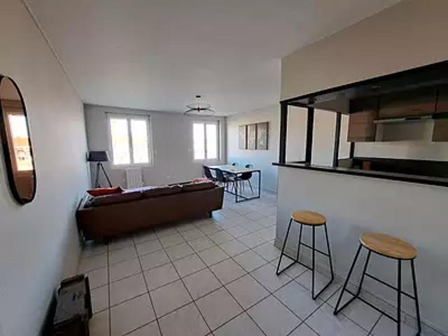 Villeneuve sur Lot 47300 Location appartement 2 pièces t2 au dernier étage