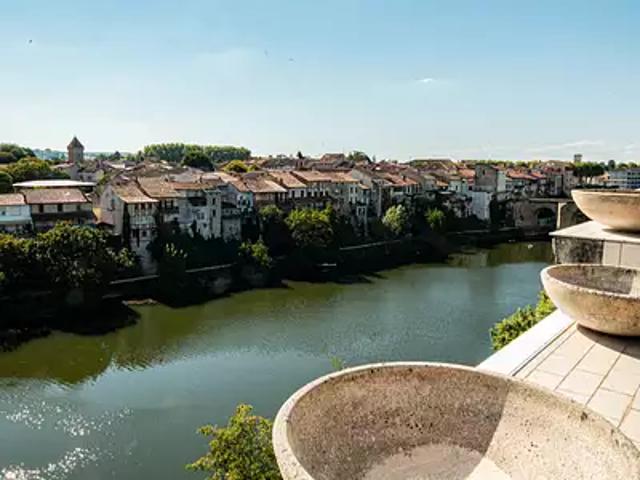 Villeneuve sur Lot 47300 Location appartement 2 pièces t2 au dernier étage terrasse