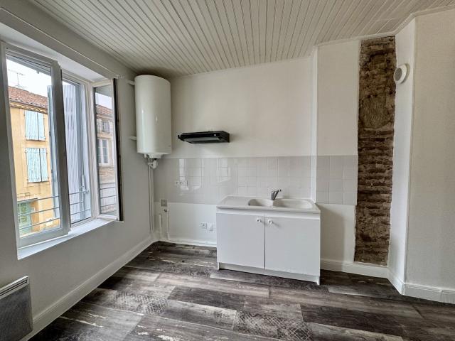 VILLENEUVE SUR LOT, appartement T2 bis entièrement refait à neuf