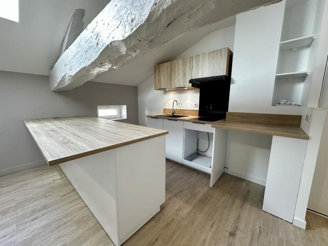 VILLENEUVE SUR LOT, appartement T3 au 2ème étage entièrement refait à neuf