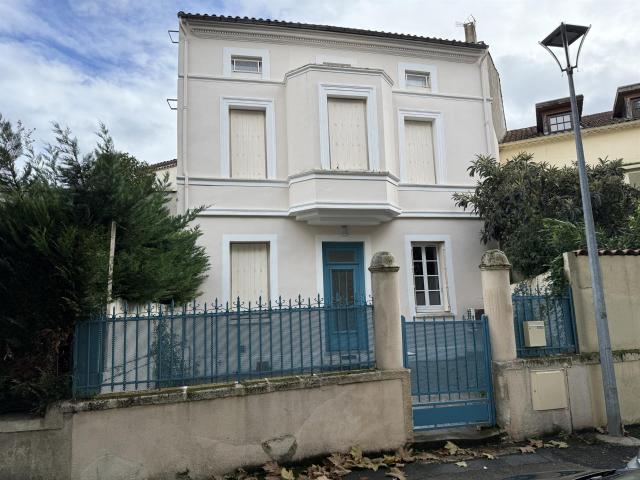 Villeneuve Sur Lot, immeuble rénové comprenant 4 appartement. 176m² Villeneuve sur Lot