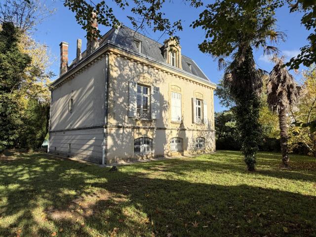 Villeneuve sur lot, Maison de Maître Élégance, volumes et au. 257m² Villeneuve sur Lot