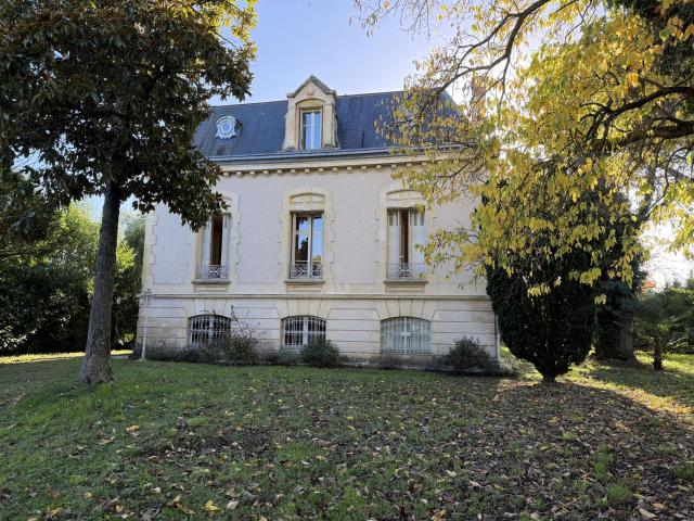 Villeneuve sur lot, Maison de Maître Élégance, volumes et au. 257m² Villeneuve sur Lot