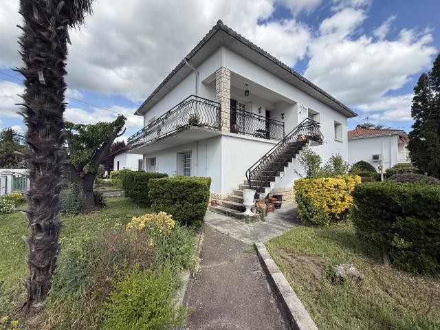 Villeneuve Sur Lot, maison des années 70 avec 5 chambres et. 148m² Villeneuve sur Lot