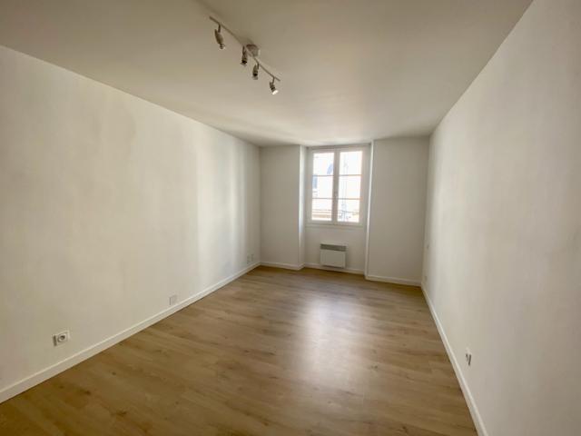 VILLENEUVE SUR LOT, proche IFSI studio d'environ 27,5m2