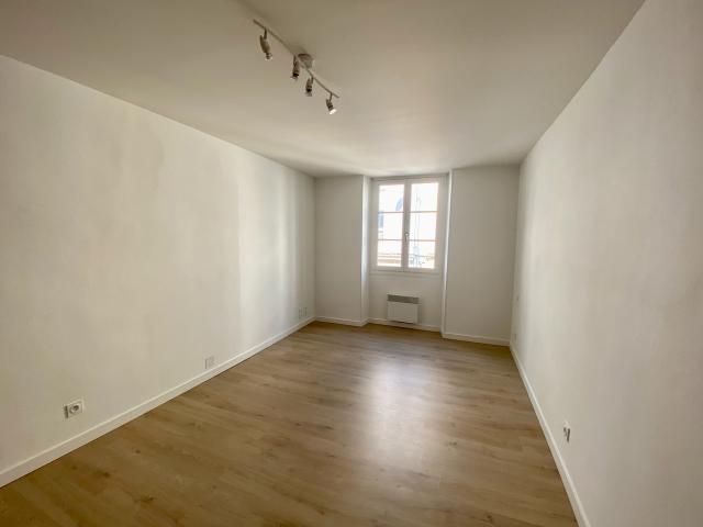 VILLENEUVE SUR LOT, proche IFSI studio d'environ 27,5m2