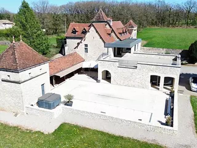 Villeneuve 12260 Achat / Vente appartement 10 pièces t10 au dernier étage piscine