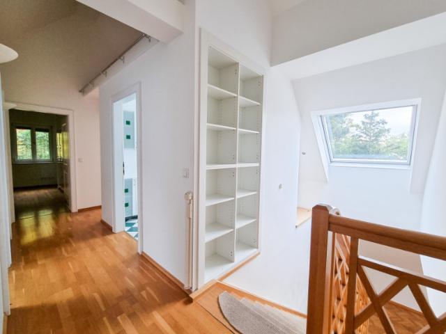 Zweigeschoßige Dachgeschoßwohnung mit herrlichem Wien Blick – Nähe Kahlenberg