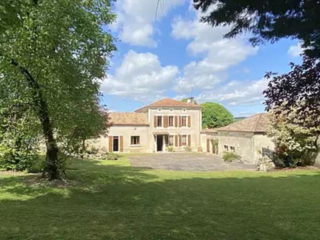 Villebois Lavalette 16320 Achat / Vente maison 5 pièces t5 piscine terrasse