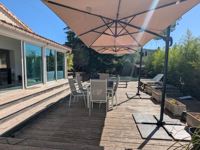 Villecroze, maison de ville 5 pièces, 2 garages, piscine, 2. 171m² Villecroze