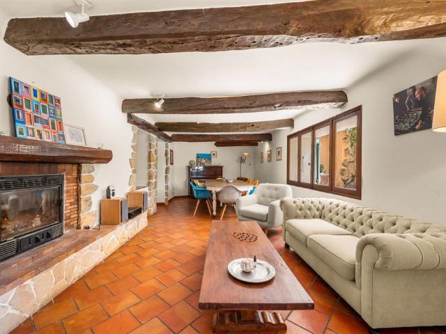Villecroze Élégante maison de village avec jardin et piscine. 212m² Villecroze