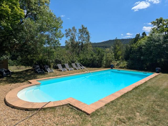 VILLECROZE bastide du 19e, 8 pièces, 180 m², 1 ha de terrain. 180m² Villecroze