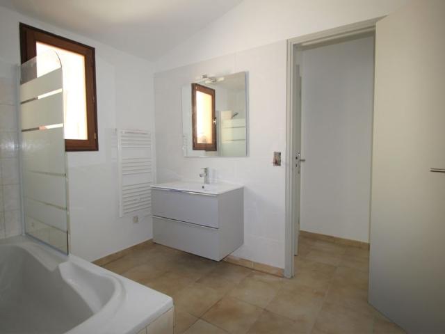 VILLEDIEU Maison de village rénovée avec climatisation