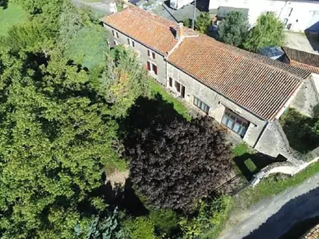 Villefagnan 16240 Achat / Vente maison 7 pièces t7 piscine