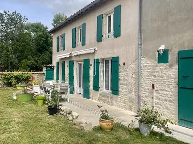Villefollet 79170 Achat / Vente maison 8 pièces t8 parking
