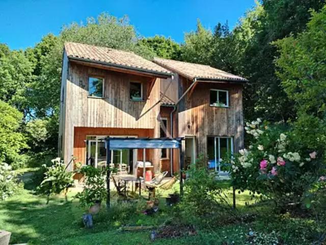 Villefranche du Périgord 24550 Achat / Vente maison 4 pièces t4 au dernier étage terrasse