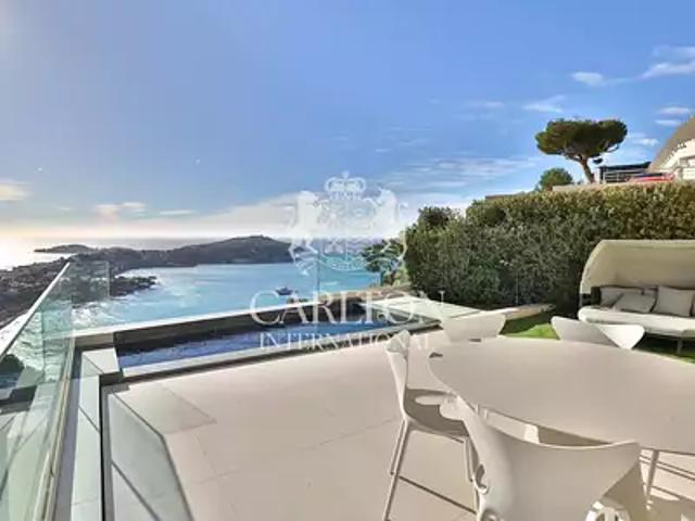 Villefranche sur Mer 06230 Location maison 8 pièces t8 piscine