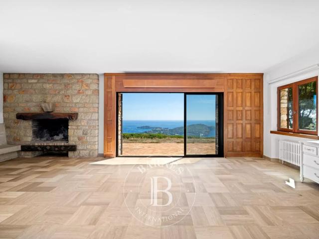 Villefranche Sur Mer Vinaigrier Terrain 2 530 M² Vue M. 232m² Villefranche sur Mer
