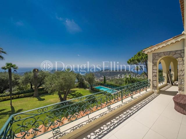 Villefranche Sur Mer Villa aux influences hispaniques avec. 400m² Villefranche sur Mer