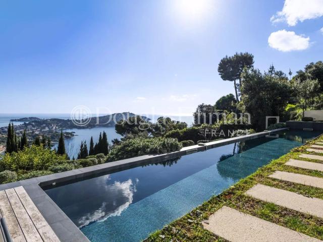VILLEFRANCHE SUR MER Villa contemporaine neuve vue mer dan. 360m² Villefranche sur Mer
