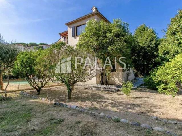 VILLEFRANCHE SUR MER / VILLA PROVENÇALE DE 159 M², TERRAIN À RÉNOVER, OFFRANT UN GROS POTENTIEL PRIX: 1 890 000 €