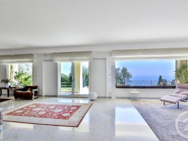 Villefranche sur Mer, à seulement 5minutes des commerces du. 432m² Villefranche sur Mer