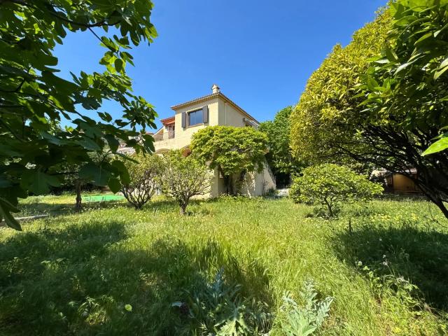 VILLEFRANCHE SUR MER – Dans un Écrin de Verdure 158m² Villefranche sur Mer