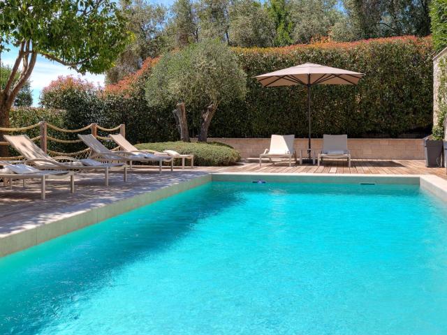 VILLEFRANCHE SUR MER ELEGANTE VILLA VUE MER DE 336 M² A LOUER 3 CHAMBRES PISCINE SPA SALLE DE SPORT