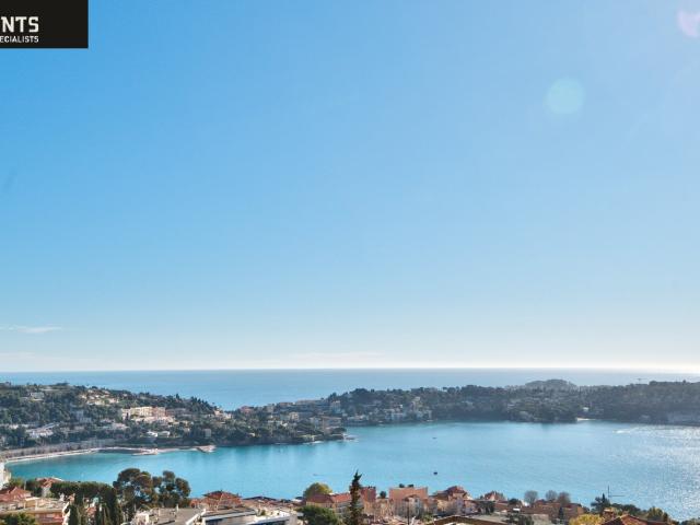 VILLEFRANCHE SUR MER Just 5 minutes from the shops at the. 275m² Villefranche Sur Mer